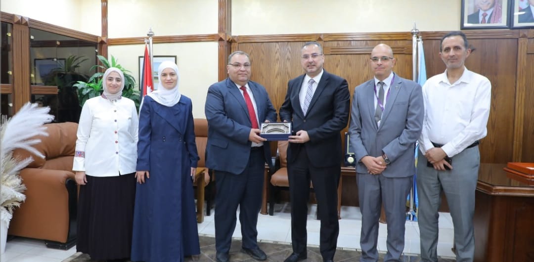 صورة حول : جامعة الزرقاء والجمعية العلمية الملكية تبحثان تعزيز التعاون البحثي جامعة الزرقاء والجمعية العلمية الملكية تبحثان تعزيز التعاون البحثي