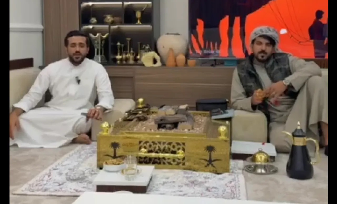 صورة حول : أردنيان يشرعان في رحلة العمرة على ظهور الإبل تكريماً للملك الحسين أردنيان يشرعان في رحلة العمرة على ظهور الإبل تكريماً للملك الحسين