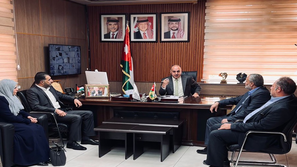 محافظ الطفيلة يؤكد أهمية دعم الأسر الفقيرة ويلتقي برؤساء لجان النقابات