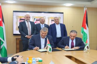 الأردن وفلسطين يوقعان مذكرة تفاهم لتعزيز الربط الكهربائي