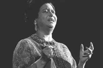 "إنت عمري" على إحدى إذاعات القرآن الكريم.. وبيان رسمي يوضح السبب