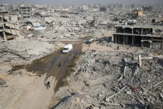 "يا إلهي.. قلبي انقبض": مراسل أمريكي يصف دمار غزة