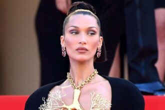 بيلا حديد تكشف معركتها مع مرض لايم