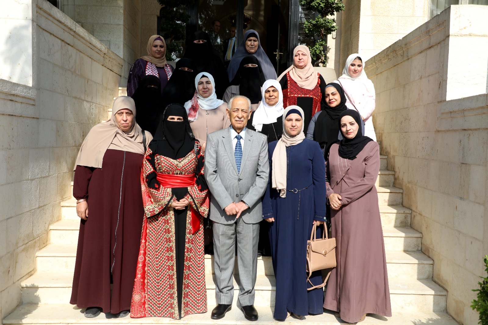 *رئيس الديوان الملكي الهاشمي يلتقي وفدا من جمعية أغصان العطاء الخيرية*