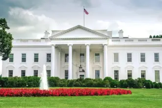 الإخوان المسلمين على طاولة البيت الأبيض