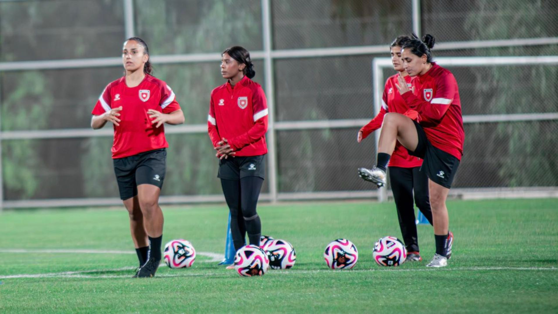 المنتخب الوطني للسيدات يغادر عمان للمشاركة في بطولة غرب آسيا