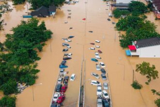 إعصار ديـتواه يضرب سريلانكا ويخلف ضحايا