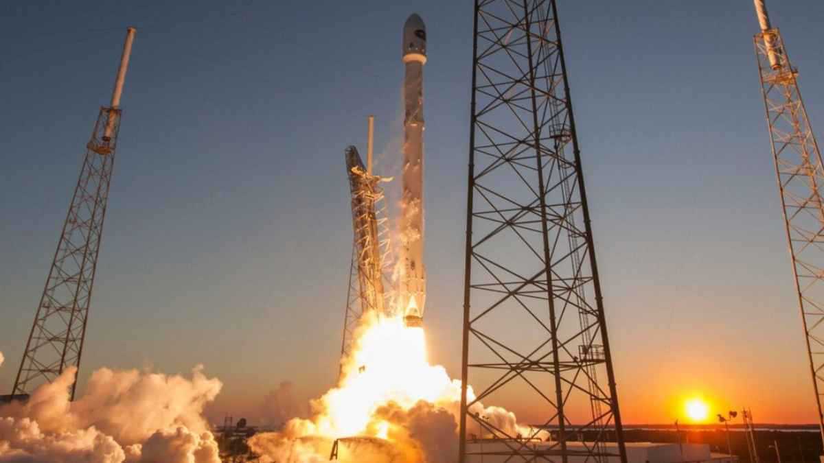 صورة حول : بريطانيا تطلق أول قمر صناعي لرصد توهجات النجوم بريطانيا تطلق أول قمر صناعي لرصد توهجات النجوم