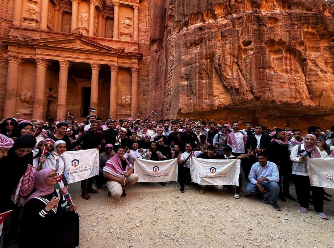 صورة حول : طلاب جامعة عمان العربية يطلقون مبادرة وطنية لتعزيز السياحة والانتماء الوطني للاعلام طلاب جامعة عمان العربية يطلقون مبادرة وطنية لتعزيز السياحة والانتماء الوطني للاعلام