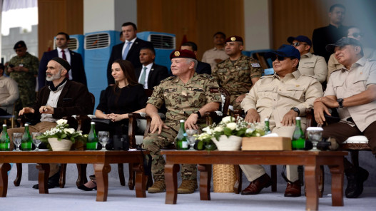 صورة حول : عاجل | الملك والرئيس الإندونيسي يشهدان تمرينًا مشتركًا للطائرات المسيرة عاجل | الملك والرئيس الإندونيسي يشهدان تمرينًا مشتركًا للطائرات المسيرة