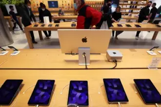 آبل تستخدم شاشات أوليد في آيباد وماك بوك الجديد