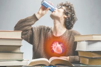 خطر الطاقة! كيف يمكن لمشروبات الطاقة ان تضر قلب وعقل المراهقين ؟