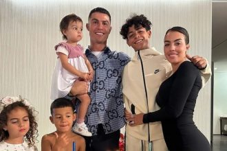 رونالدو يلتزم برغبات خطيبته في تنظيم الزفاف