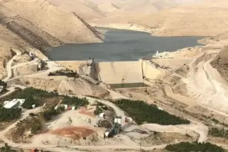 الحكومة تعلن كميات الأمطار في السدود خلال المنخفض