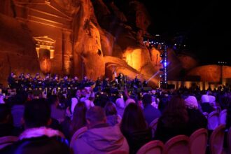 كاظم الساهر يشعل أجواء البترا بحفل فني أسطوري