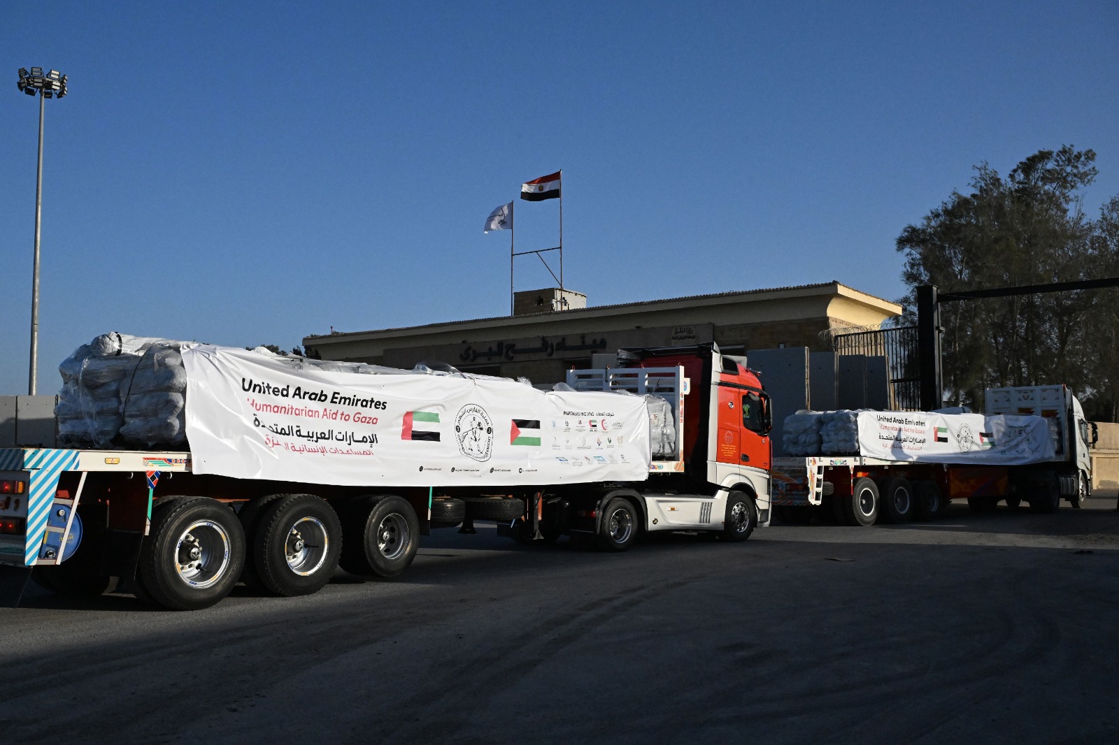 صورة حول : بدعم من وكالة الإمارات للمساعدات الدولية .. مساعدات متنوعة تتدفق لإغاثة أهل غزة بدعم من وكالة الإمارات للمساعدات الدولية .. مساعدات متنوعة تتدفق لإغاثة أهل غزة