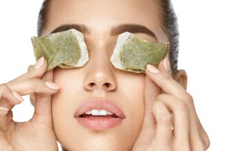 5 أطعمة طبيعية تقلل الهالات الداكنة حول العينين