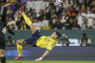 رونالدو يقود النصر بالفوز على الخليج