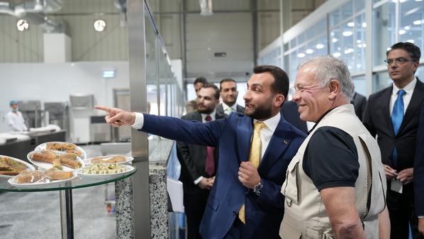 صورة حول : عاجل | بالصور الملك يزور مصانع حلويات الحاج محمود حبيبة ومخابز برادايس ومصنع أدوية في القسطل عاجل | بالصور الملك يزور مصانع حلويات الحاج محمود حبيبة ومخابز برادايس ومصنع أدوية في القسطل