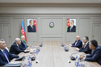 وزير الصناعة الأردني يبحث تعزيز التعاون الاقتصادي مع أذربيجان