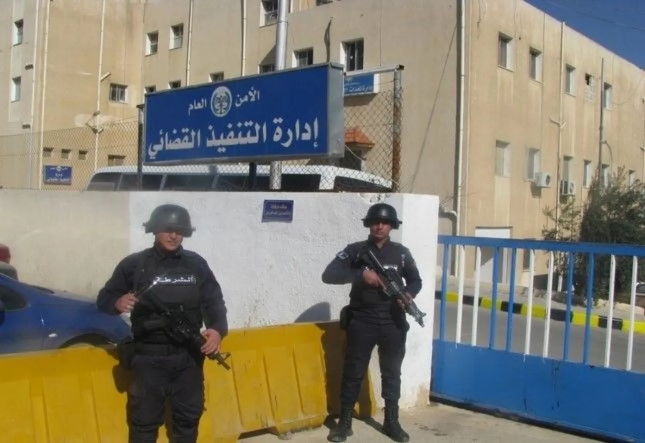 صورة حول : القبض على المطلوبين البارزين في عمان بعد تحريات وتنفيذ قضائي القبض على المطلوبين البارزين في عمان بعد تحريات وتنفيذ قضائي