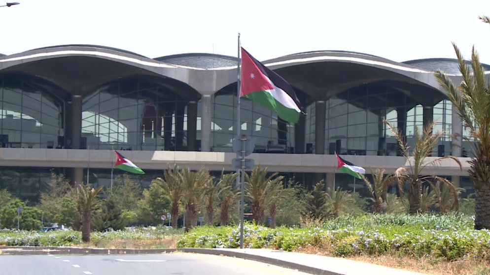 صورة حول : مطار الملكة علياء الدولي يحقق نموًا قياسيًا في المسافرين مطار الملكة علياء الدولي يحقق نموًا قياسيًا في المسافرين