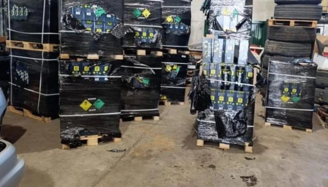 صورة حول : إسبانيا تفكك شبكة دولية لتهريب "غاز الضحك" والسجائر إسبانيا تفكك شبكة دولية لتهريب "غاز الضحك" والسجائر