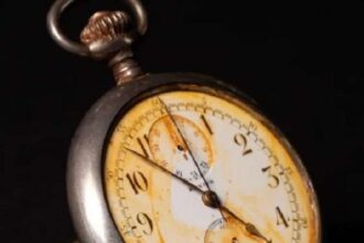 ساعة التاريخية تُباع بـ2.34 مليون دولار.. فما قصتها؟