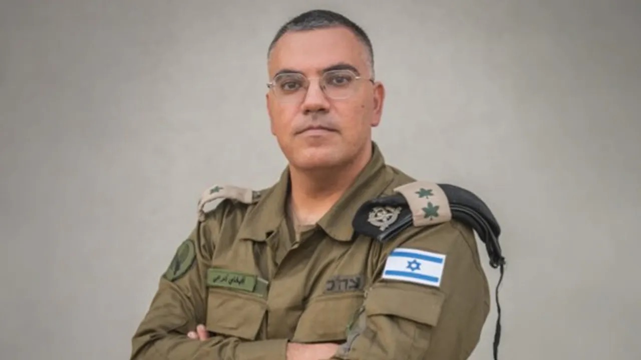 أفيخاي أدرعي يطمئن: "ما زلت هنا رغم أنباء تقاعدي"