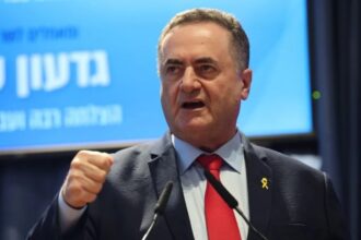 وزير الدفاع الإسرائيلي يحذر: العمل العسكري ضد حزب الله