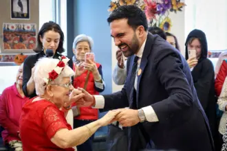 من هو ممداني الذي فاز برئاسة بلدية نيويورك؟