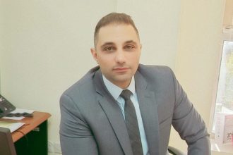 إعجابات افتراضية... ومشاعر حقيقية: الوجه الآخر لوسائل التواصل الاجتماعي