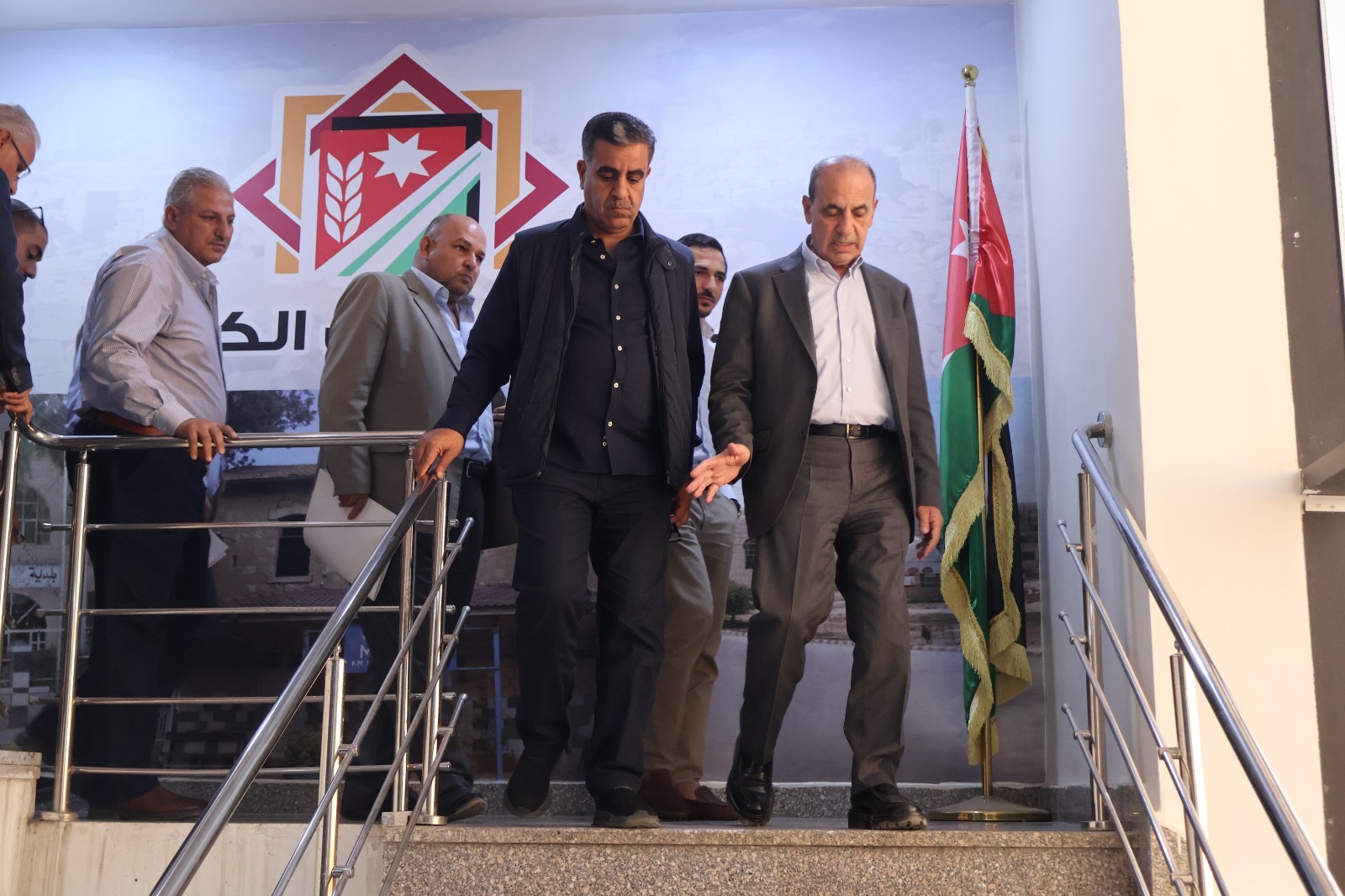 وزير الإدارة المحلية يتفقد بلديتي الصفاوي والمفرق الكبرى