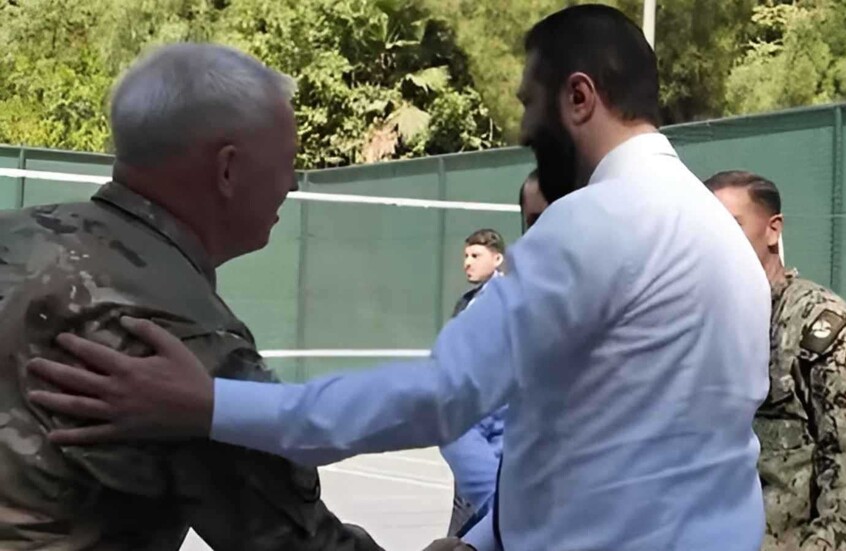 صورة حول : الشرع والأمريكان يلعبون السلة قبل اللعبة السياسية "فيديو" الشرع والأمريكان يلعبون السلة قبل اللعبة السياسية "فيديو"