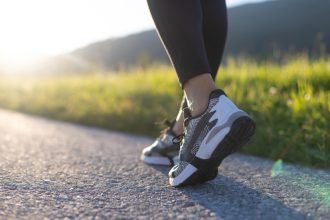 تعرف على أسرار المشي اليومي وفوائده الصحية
