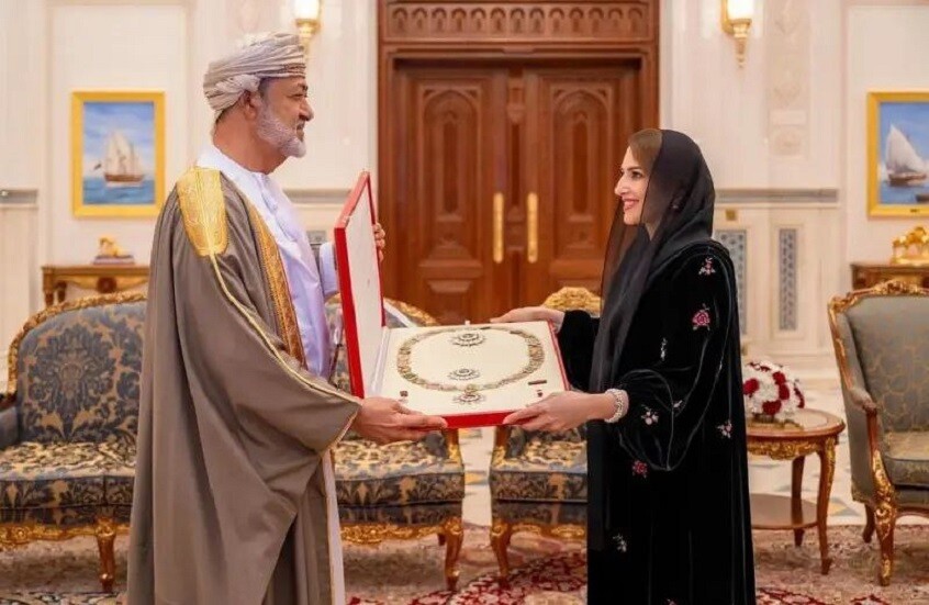 صورة حول : سلطان عمان يمنح زوجته وسام الشرف الأعظم سلطان عمان يمنح زوجته وسام الشرف الأعظم