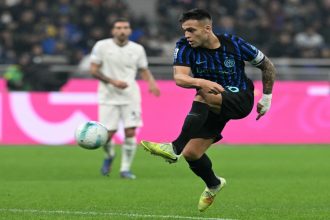 إنتر ميلان ينتزع الصدارة بفوز مستحق على لاتسيو