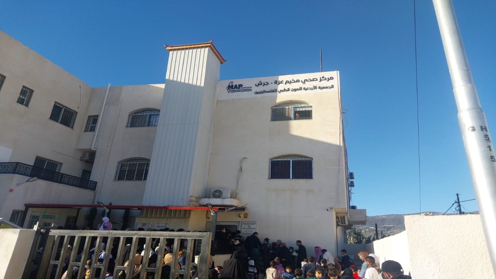 مركز صحي مخيم جرش يقدم يوماً طبياً مجانياً لـ850 شخصاً