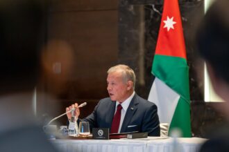 عاجل | الملك يجتمع بممثلين عن شركات فيتنامية رائدة في قطاع المحيكات