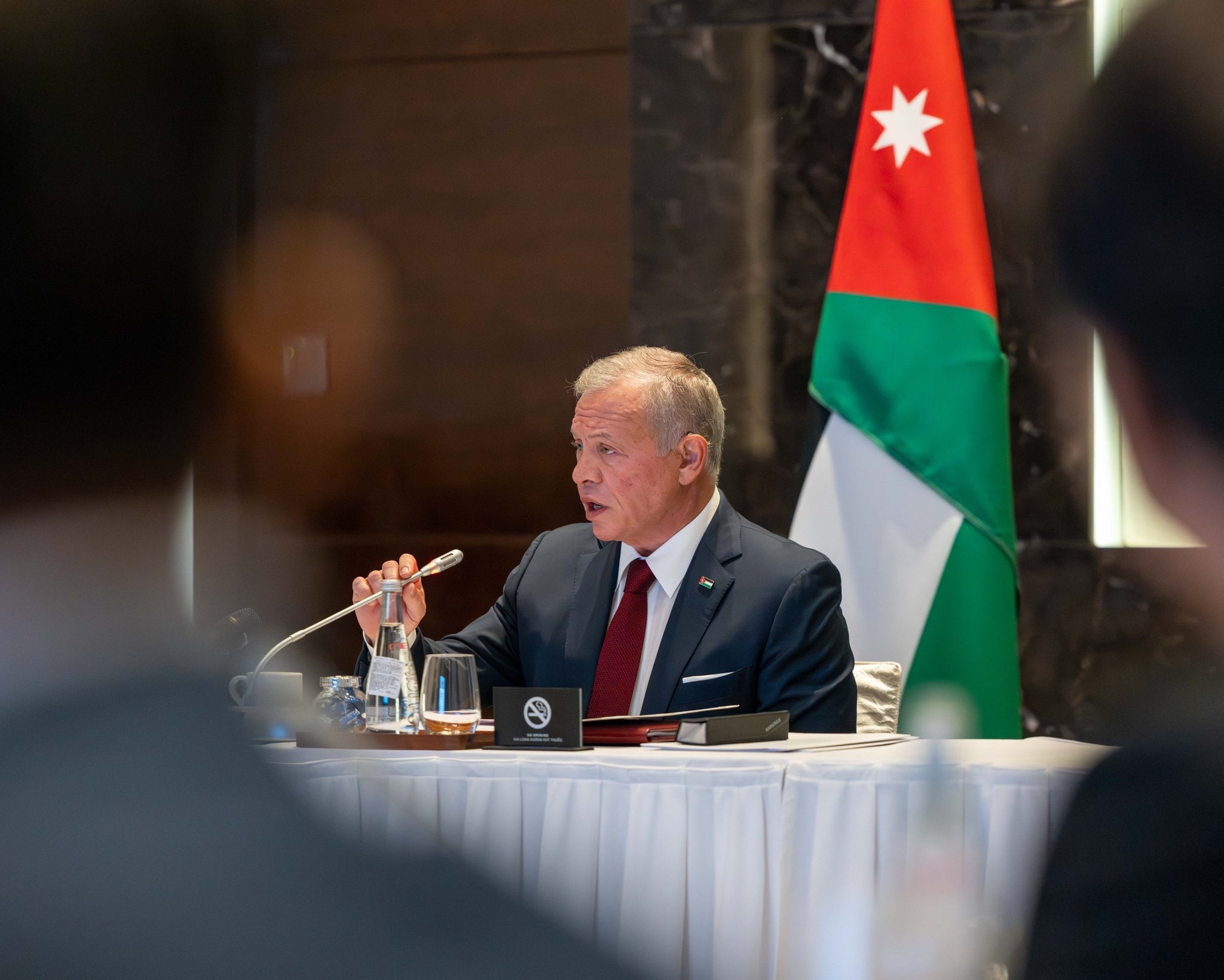 صورة حول : عاجل | الملك يجتمع بممثلين عن شركات فيتنامية رائدة في قطاع المحيكات عاجل | الملك يجتمع بممثلين عن شركات فيتنامية رائدة في قطاع المحيكات