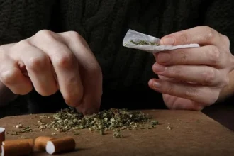 خلط القنب والتبغ يسبب تغييرات دماغية تزيد خطر الإدمان والقلق