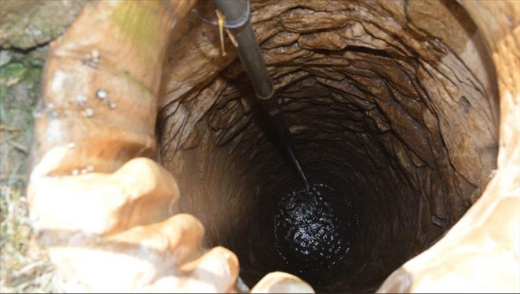 صورة حول : سقوط شخص في بئر بعمق 7 أمتار والدفاع المدني يتدخل لإنقاذه سقوط شخص في بئر بعمق 7 أمتار والدفاع المدني يتدخل لإنقاذه