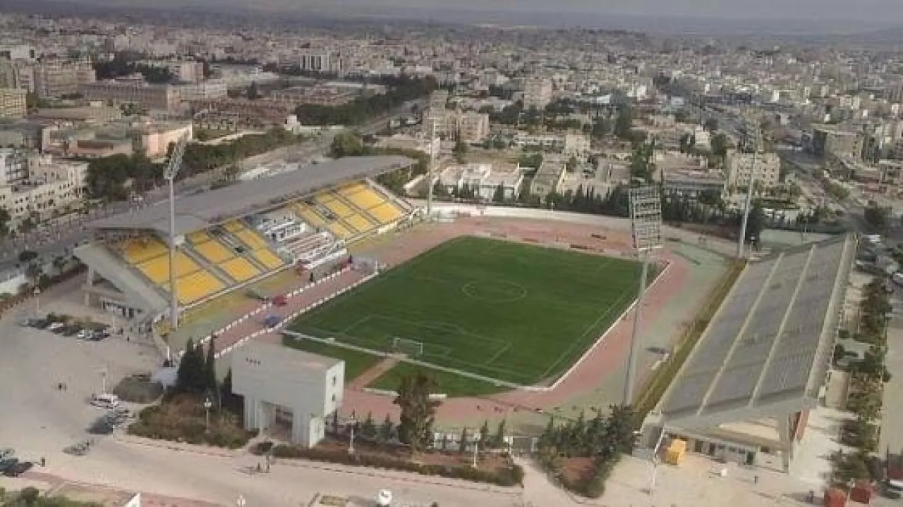 صورة حول : السير تحذر من اختناقات حول ستاد الحسن بمباراة الرمثا والوحدات السير تحذر من اختناقات حول ستاد الحسن بمباراة الرمثا والوحدات