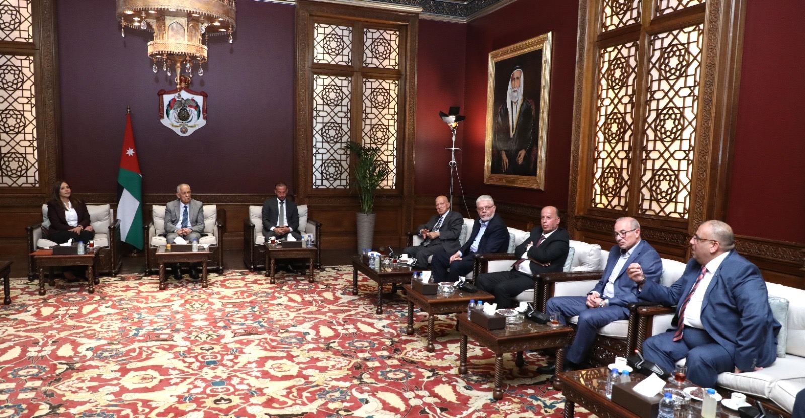 صورة حول : العيسوي يلتقي وفداً مقدسيا من سلوان العيسوي يلتقي وفداً مقدسيا من سلوان