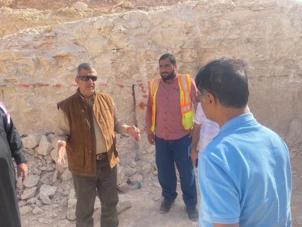 وزير الطاقة يتفقد أعمال استكشاف الفوسفات في منطقة الريشة