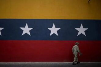 تصعيد أمريكي في فنزويلا وانتقادات لخطة ترامب لأوكرانيا