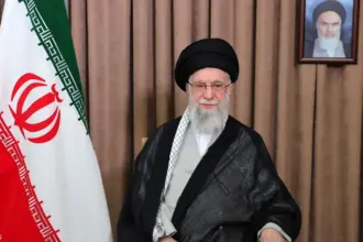 خامنئي ينفي توجيه رسالة إلى واشنطن ويؤكد فشل الولايات المتحدة