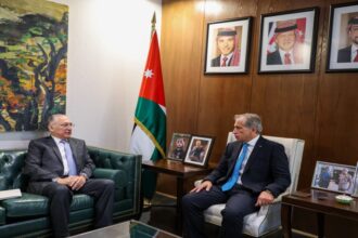 عاجل | جعفر حسان يؤكد دعم الحكومة لإجراءات هيئة النزاهة لمكافحة أي تجاوزات تعيق الاستثمار