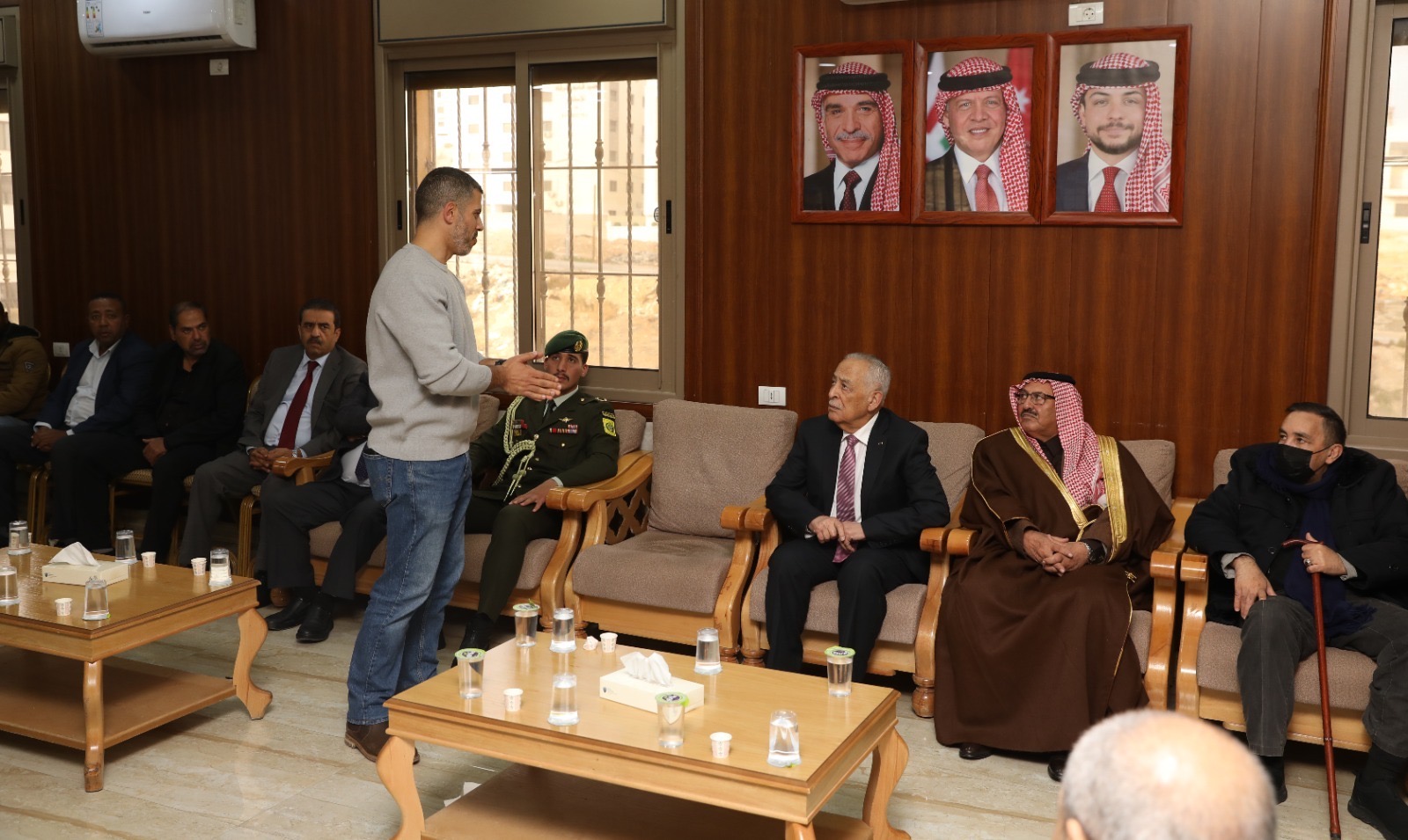 صورة حول : *مندوبا عن الملك وولي العهد. العيسوي يعزي الجلامدة والمعايطة* *مندوبا عن الملك وولي العهد. العيسوي يعزي الجلامدة والمعايطة*