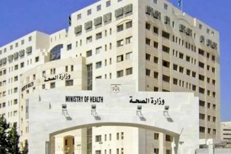بالأسماء .. وزارة الصحة تفقد موظفين وظائفهم لهذا السبب